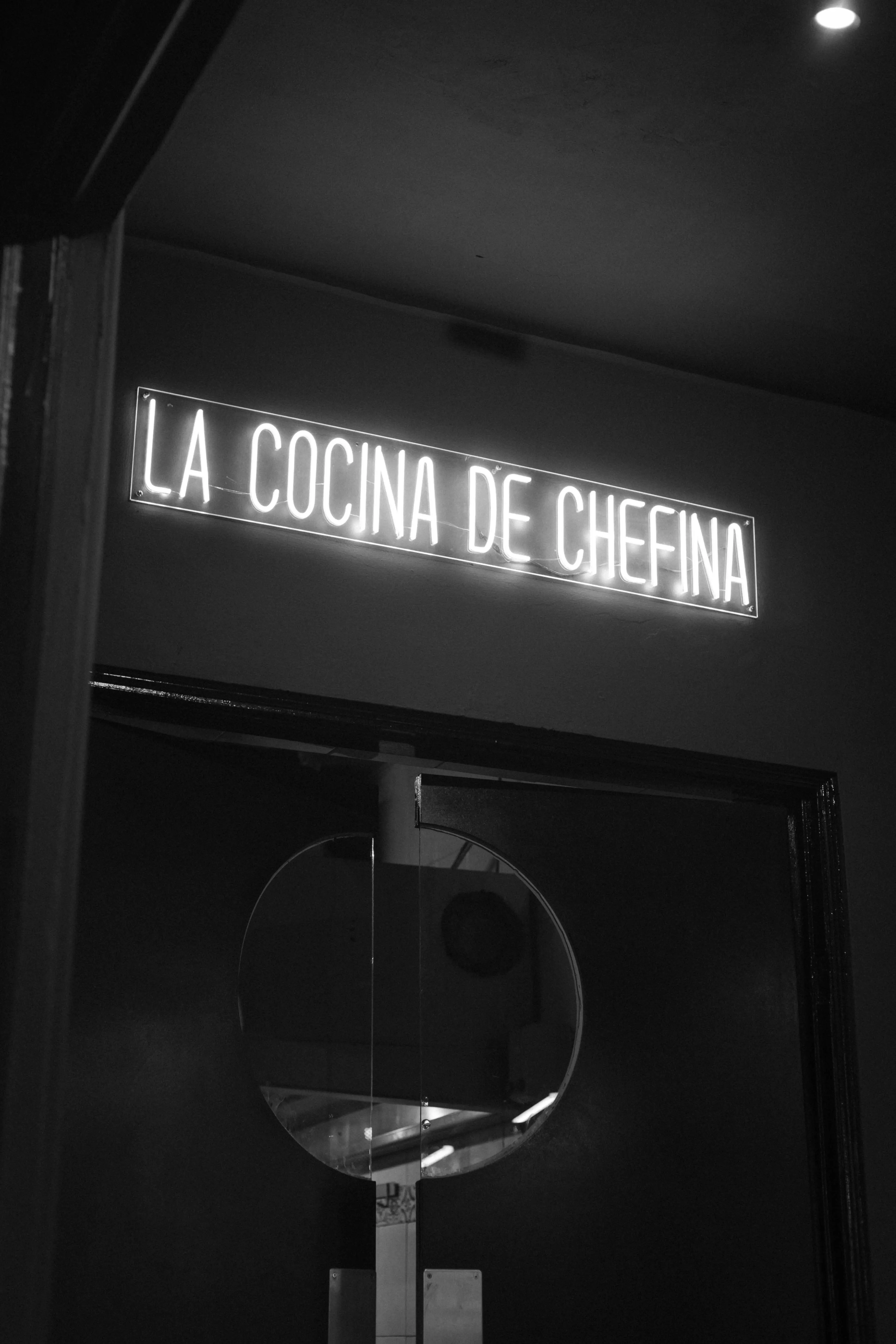 Letrero La Cocina de Chefina en El Lindero